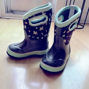 Infant girls size 8 winter Bog boots.
